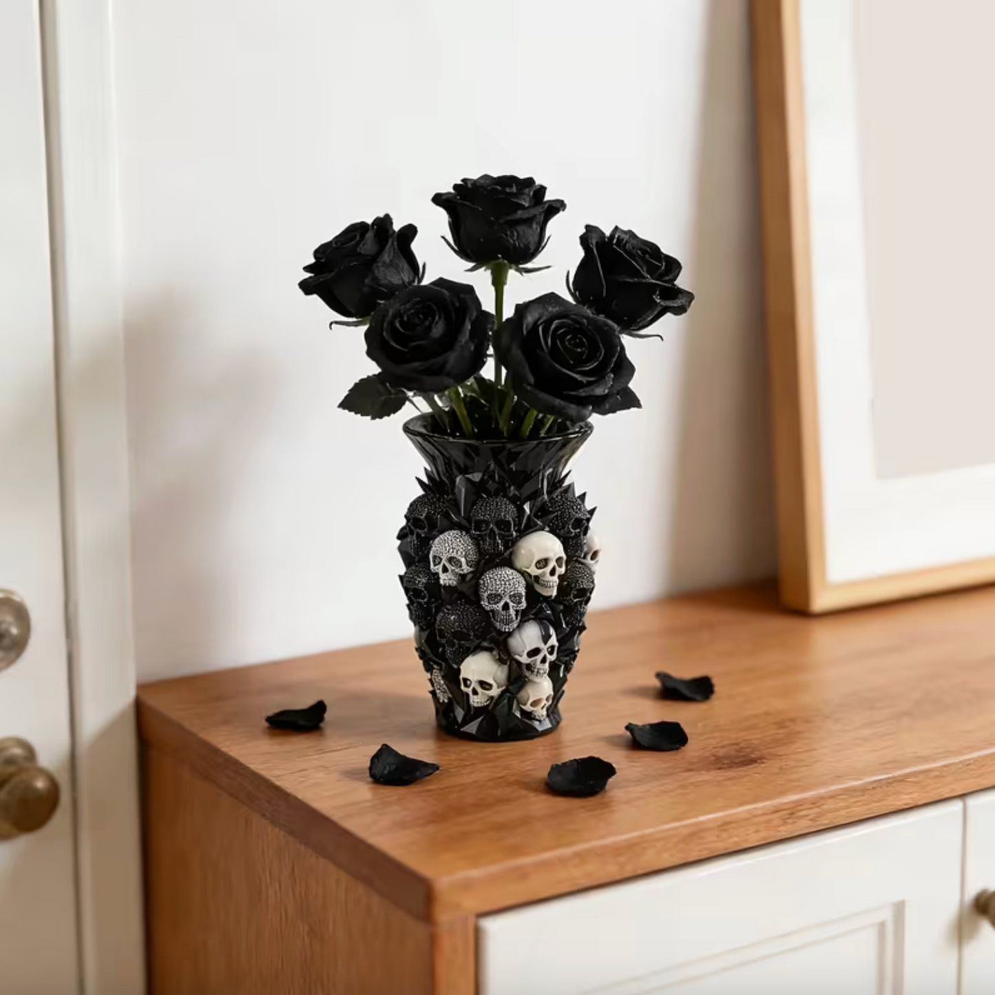 Luxury Gothic Skull Vase – Perfect for Red Roses & Dramatic Home Accent