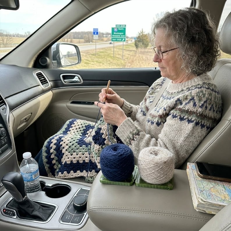 🎁Portable Yarn Holder for Crochet & Knitting